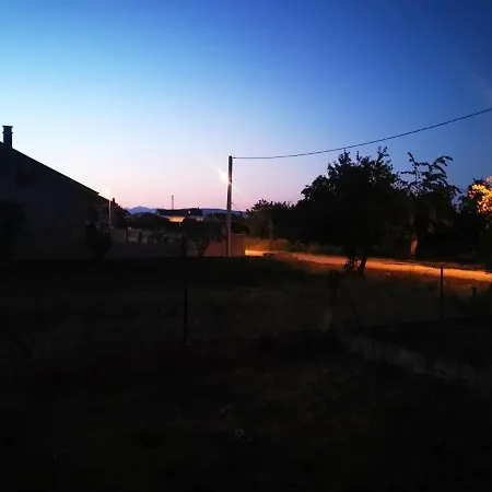 House With 3 Bedrooms In With Enclosed Garden And Wifi *